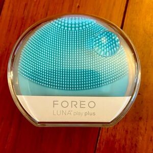 FOREO Luna play plus facial cleaners & massage BNWT